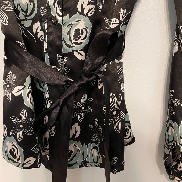 Apt.9 Strech, Blouse with black/blue&white flowers, size S - Picture 4 of 5